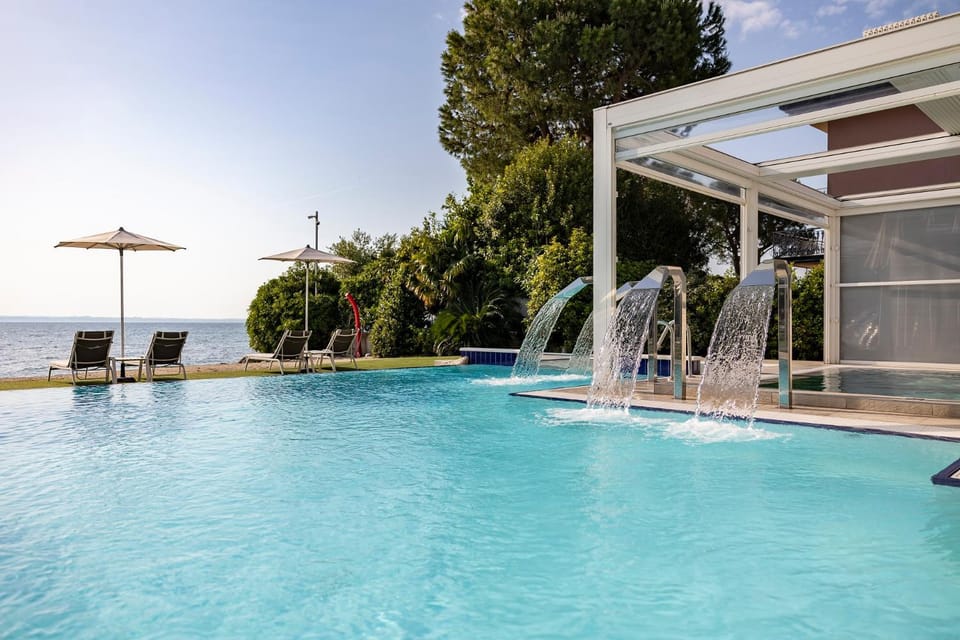 Lake view, Swimming pool