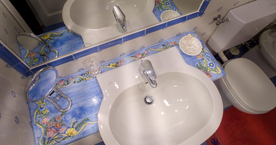 Bathroom, Decorative detail