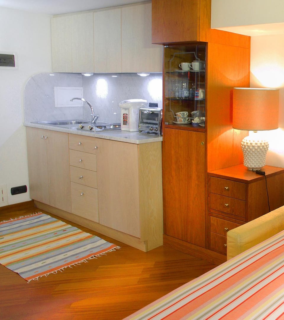 Coffee/tea facilities, Kitchen or kitchenette