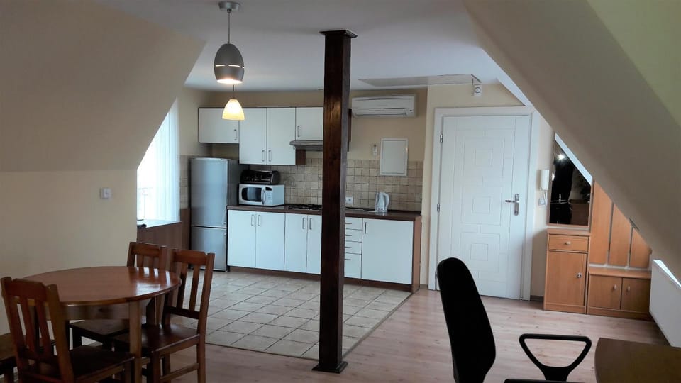 Coffee/tea facilities, Kitchen or kitchenette, Photo of the whole room, Dining area