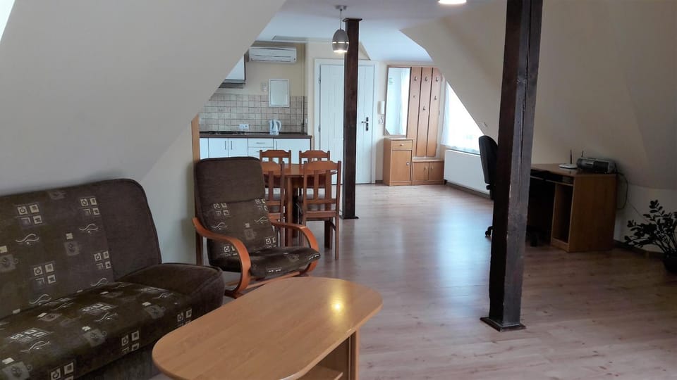 Living room, Photo of the whole room, Seating area, Dining area