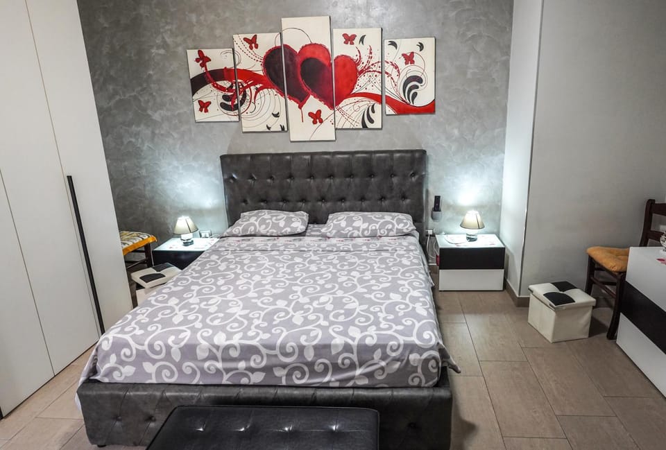 Bed, Photo of the whole room, Bedroom