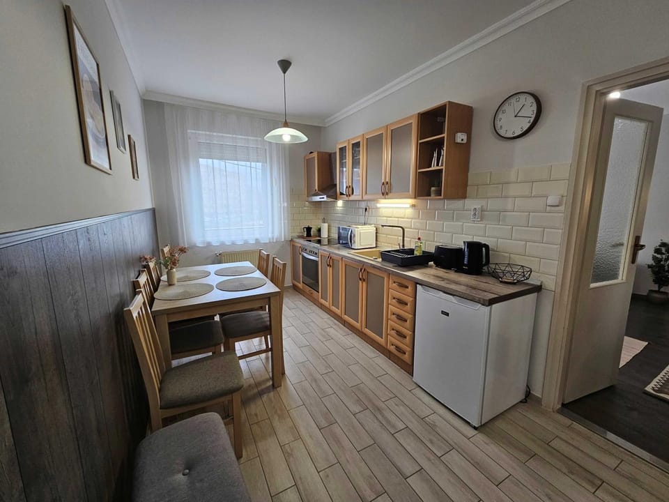 Zoli Apartmanok-Balcony Kölcsey 32 Apartment in Hungary
