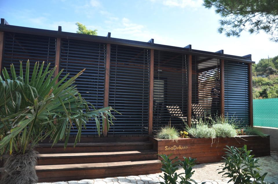 Facade/entrance, On site