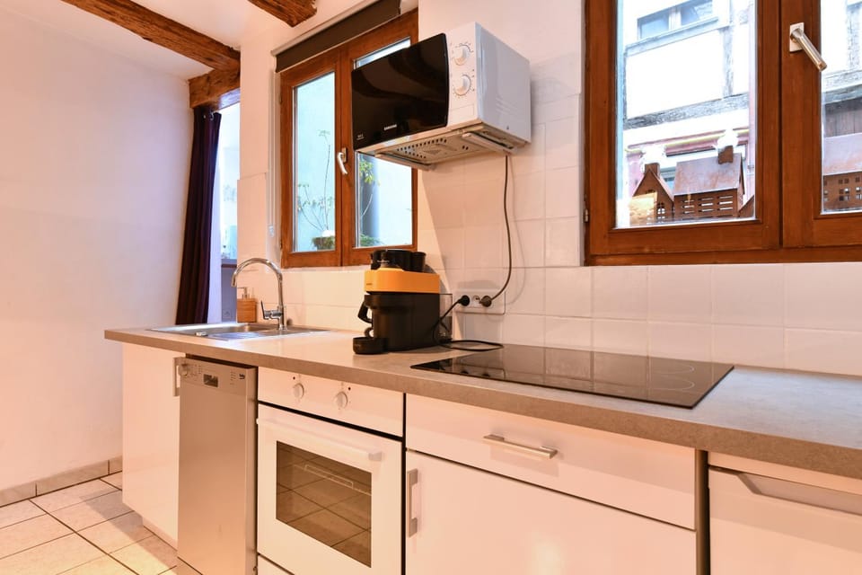 Kitchen or kitchenette, microwave, oven, stove