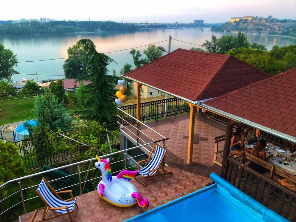 Natural landscape, Bird's eye view, Balcony/Terrace, City view, Garden view, Pool view, River view, Swimming pool, group of guests