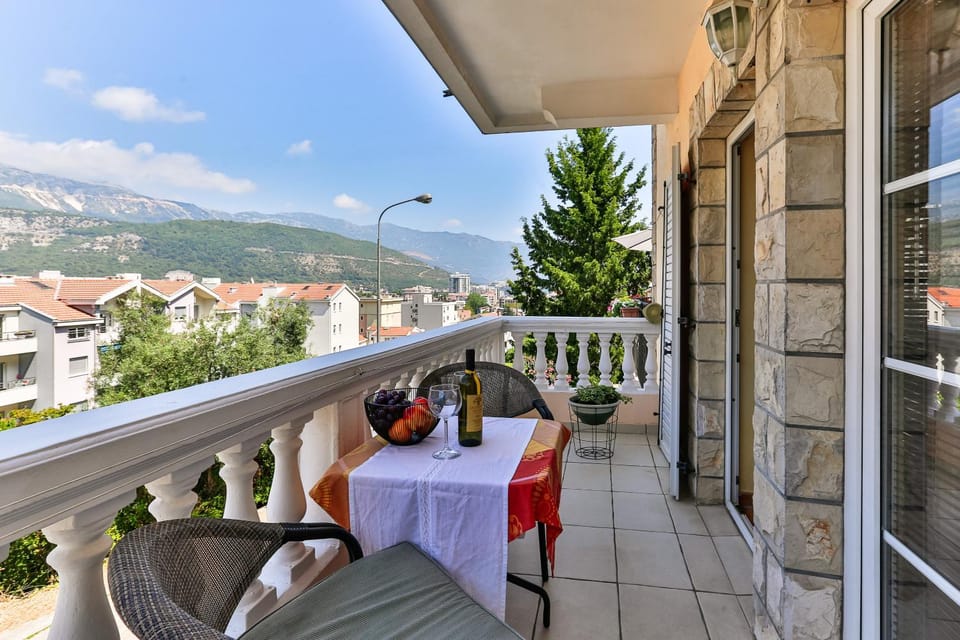Balcony/Terrace, Mountain view