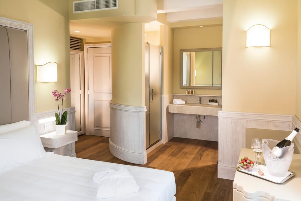 Bathroom, Coffee/tea facilities, Kitchen or kitchenette, Photo of the whole room, Bedroom, towels