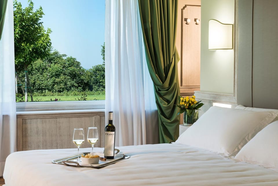 Natural landscape, Photo of the whole room, Bedroom