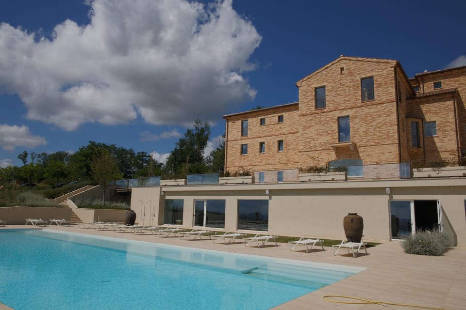 Property building, Day, Spa and wellness centre/facilities, Pool view, Swimming pool, sunbed