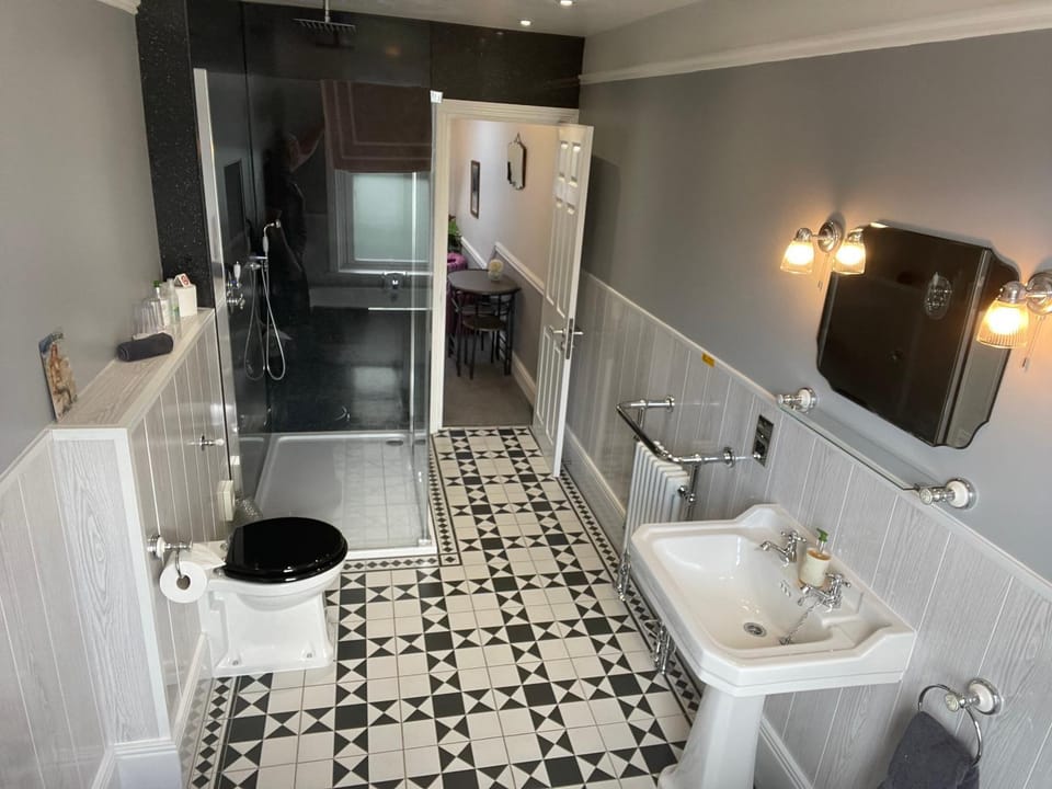 Shower, Toilet, Bathroom