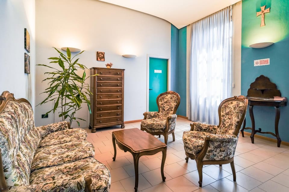 Communal lounge/ TV room