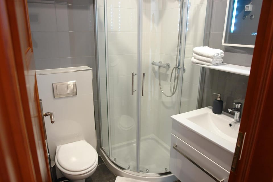 Shower, Toilet, Bathroom