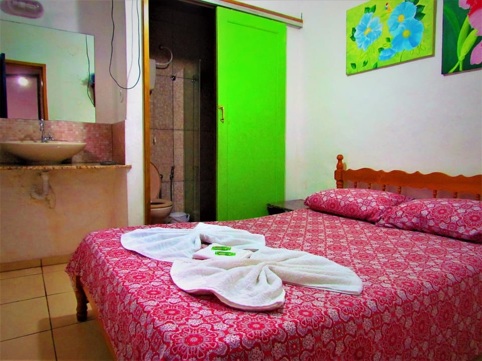 Bed, Photo of the whole room, Decorative detail, Bedroom