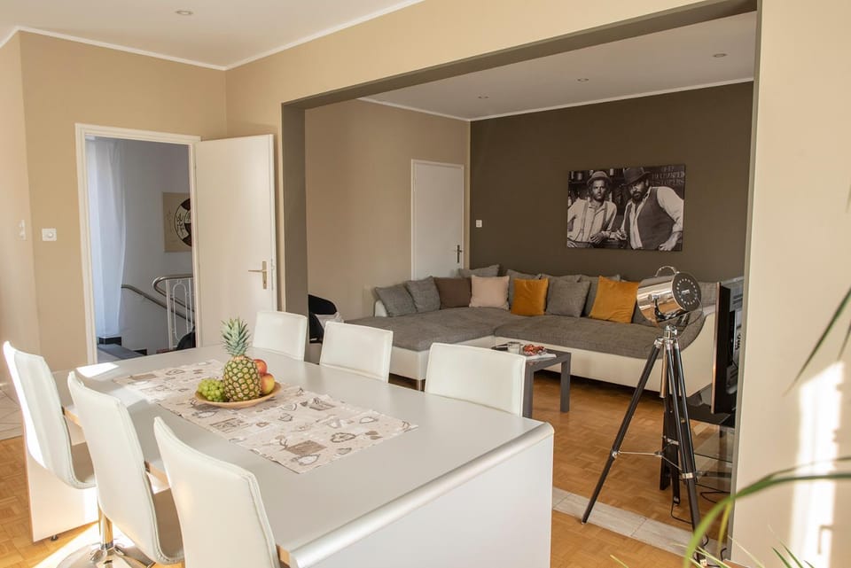 Living room, Dining area