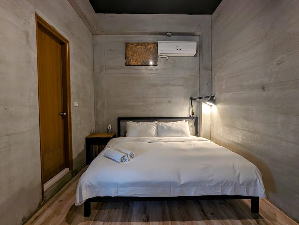 Bedroom, air conditioner