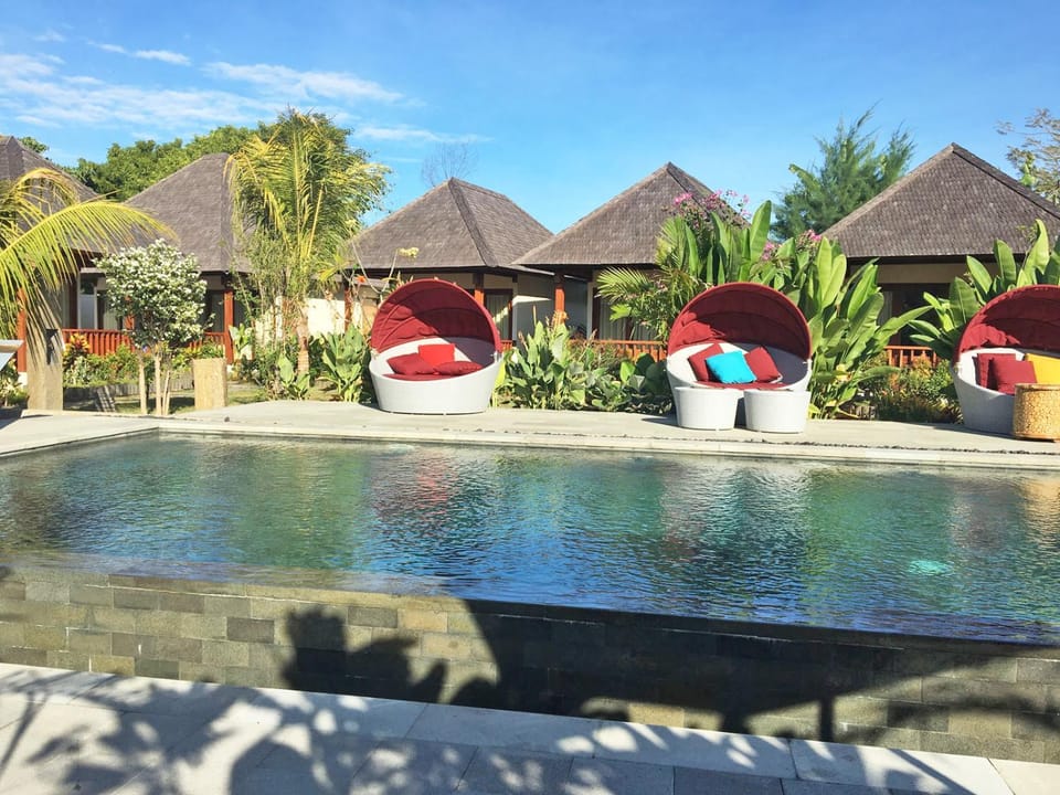 Garden, Area and facilities, Swimming pool