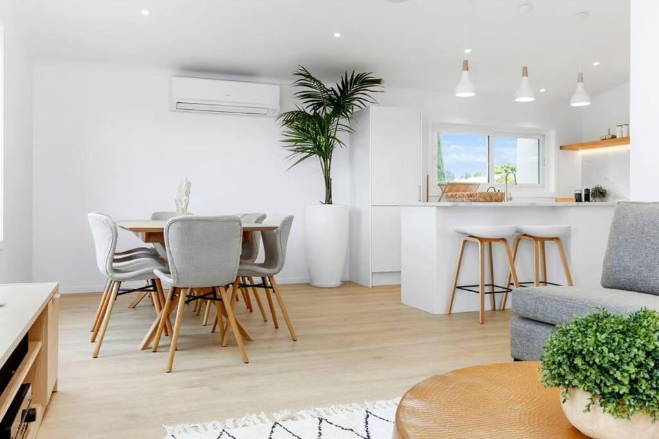 Kitchen or kitchenette, Living room, Dining area, air conditioner