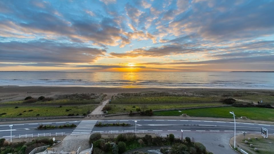 Property building, Sea view, Sea view, Sunrise