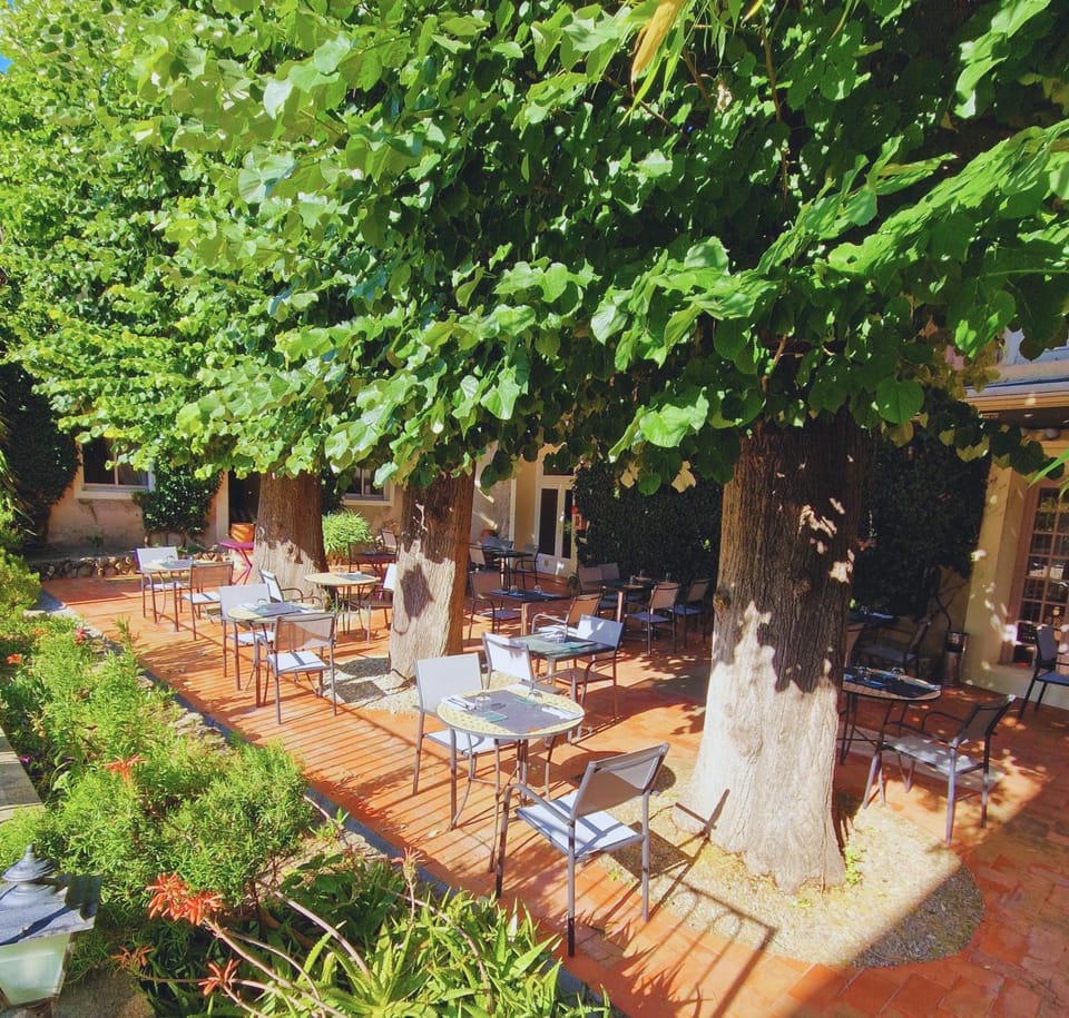 Restaurant/places to eat, Garden view