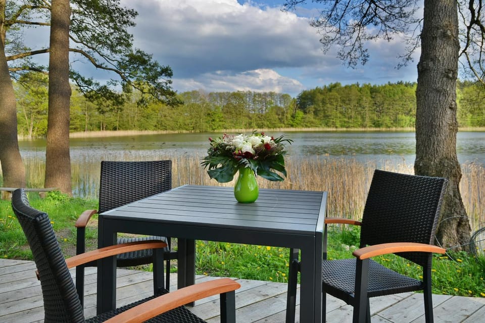 Restaurant/places to eat, Natural landscape, On site, Text overlay