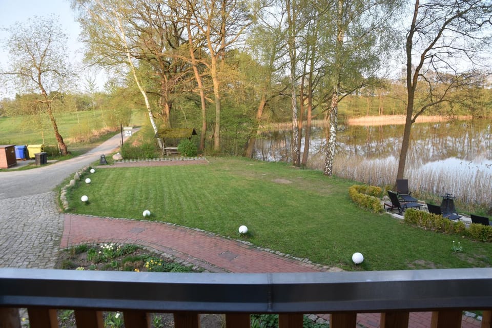 Garden, Balcony/Terrace, Lake view