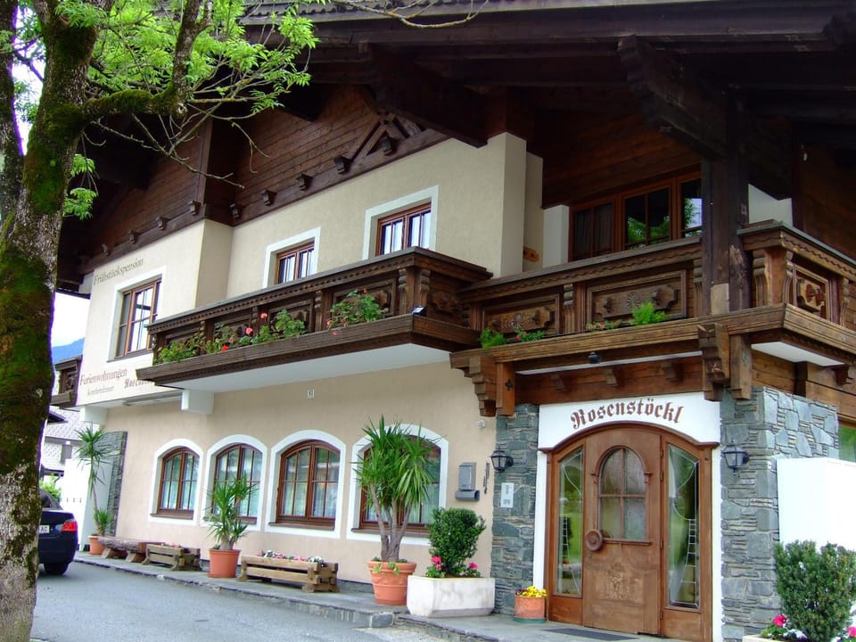 Facade/entrance