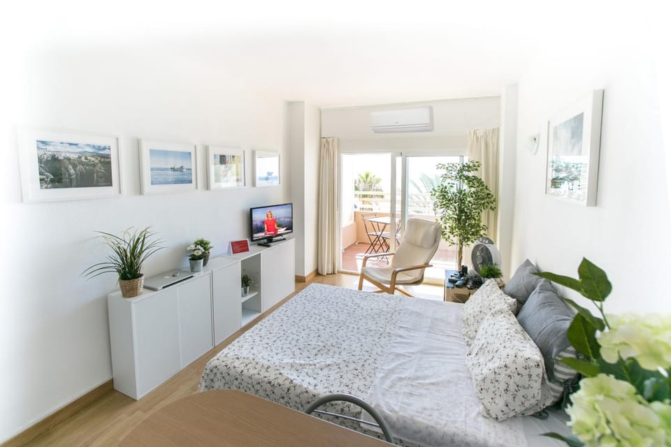 Property building, Staff, View (from property/room), Other, Decorative detail, Sea view, Street view