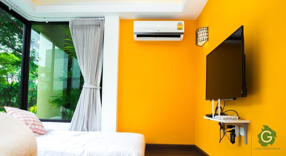 Bed, TV and multimedia, Bedroom