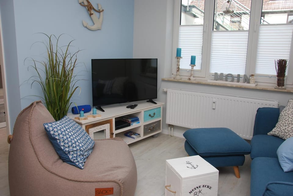 Living room, Photo of the whole room, Decorative detail