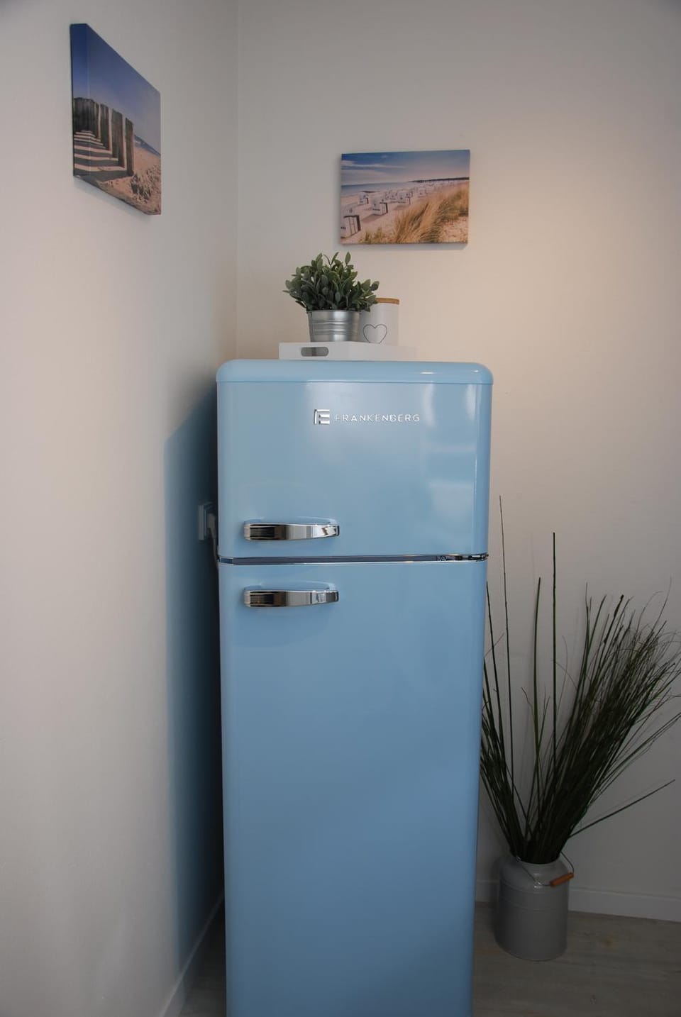 Kitchen or kitchenette, Photo of the whole room, Decorative detail, Decorative detail