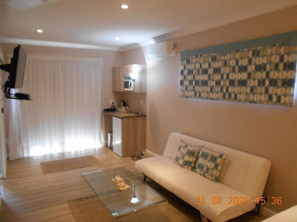 Kitchen or kitchenette, Seating area