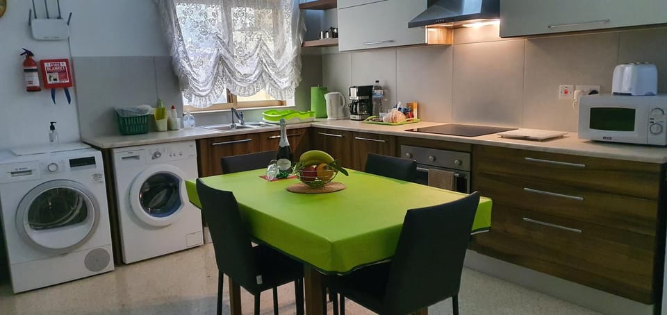 Kitchen or kitchenette, Dining area, oven, stove, toaster, washing machine, dryer