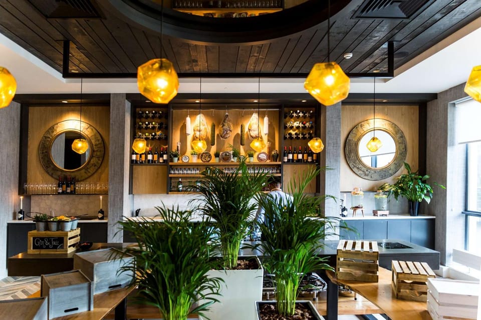 Restaurant/places to eat, Dining area