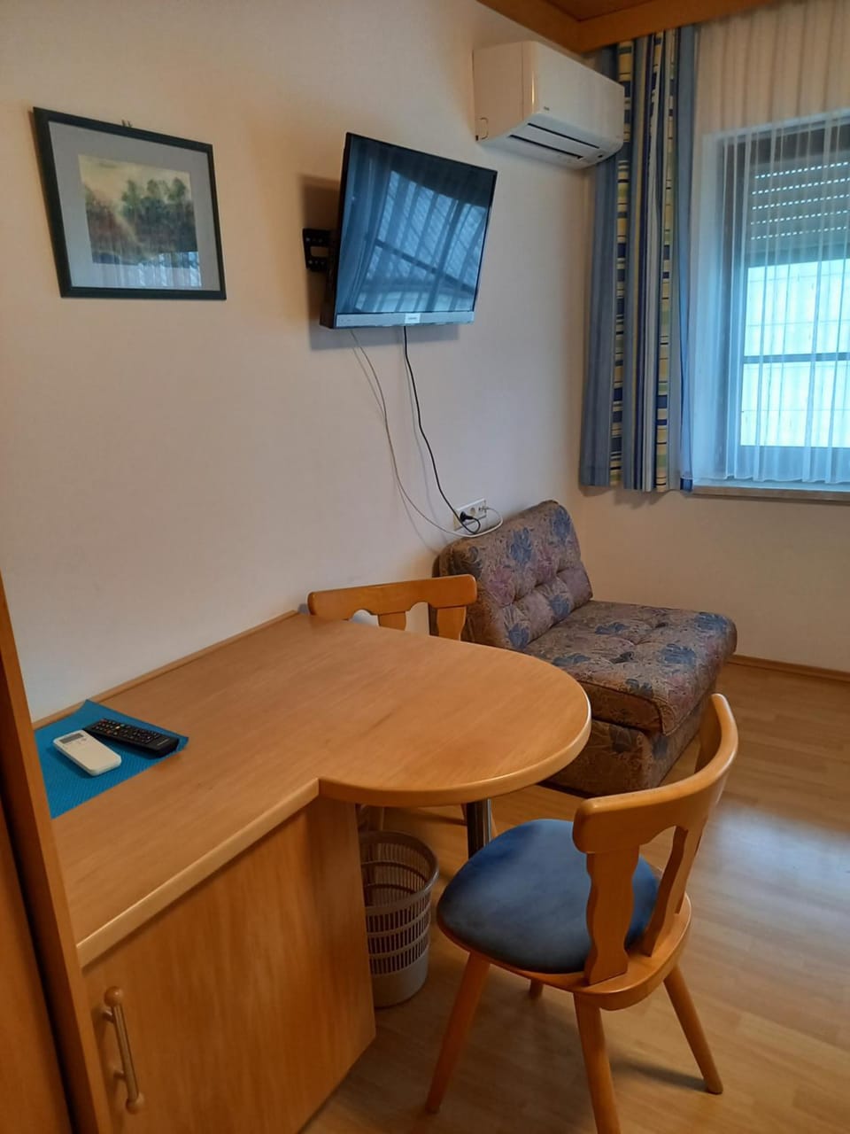 Photo of the whole room