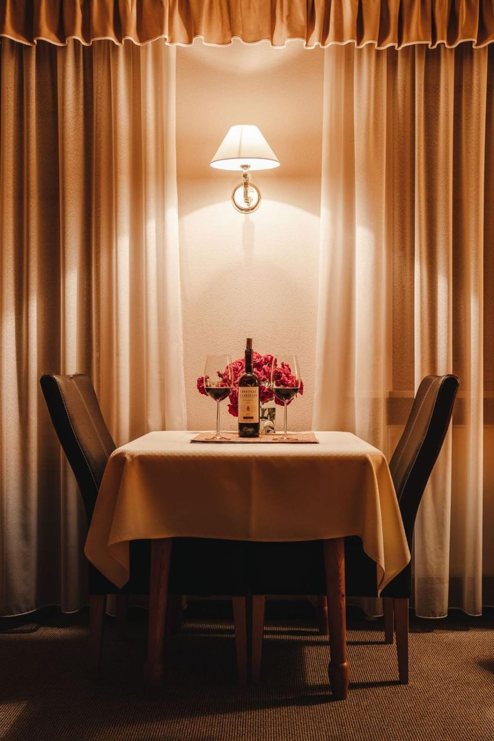Seating area, Dining area