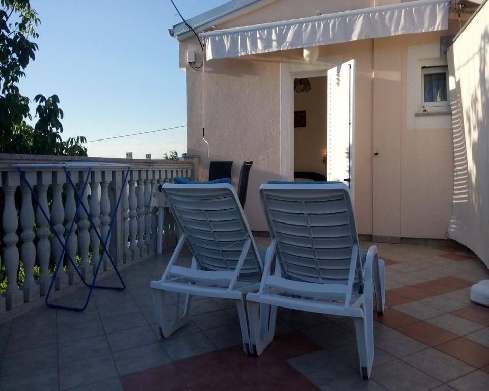 Day, Balcony/Terrace, sunbed