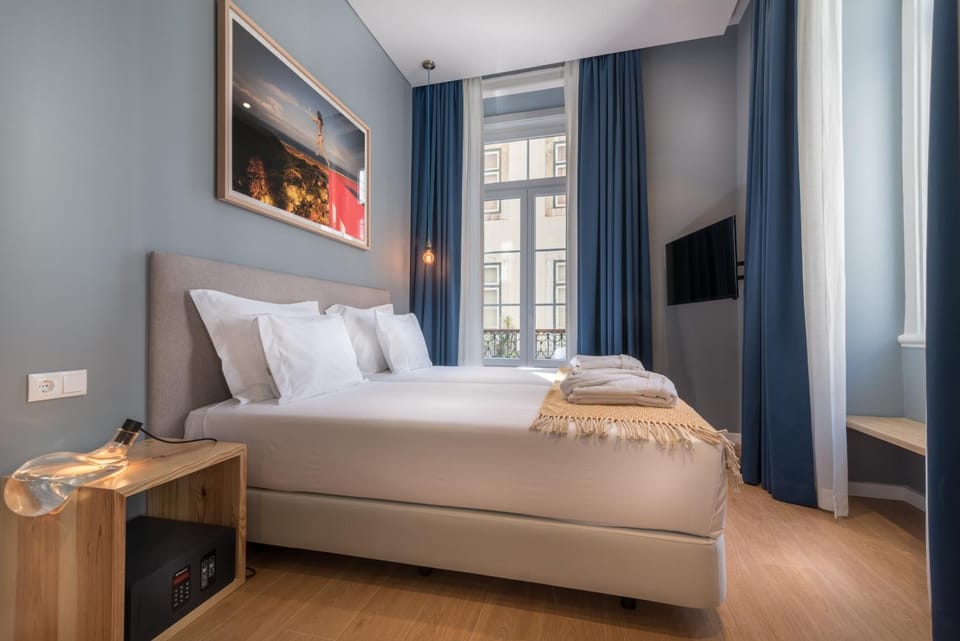 Other, Other, Decorative detail, Bedroom, City view, Street view