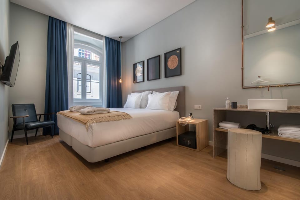 Bathroom, Bedroom, Street view