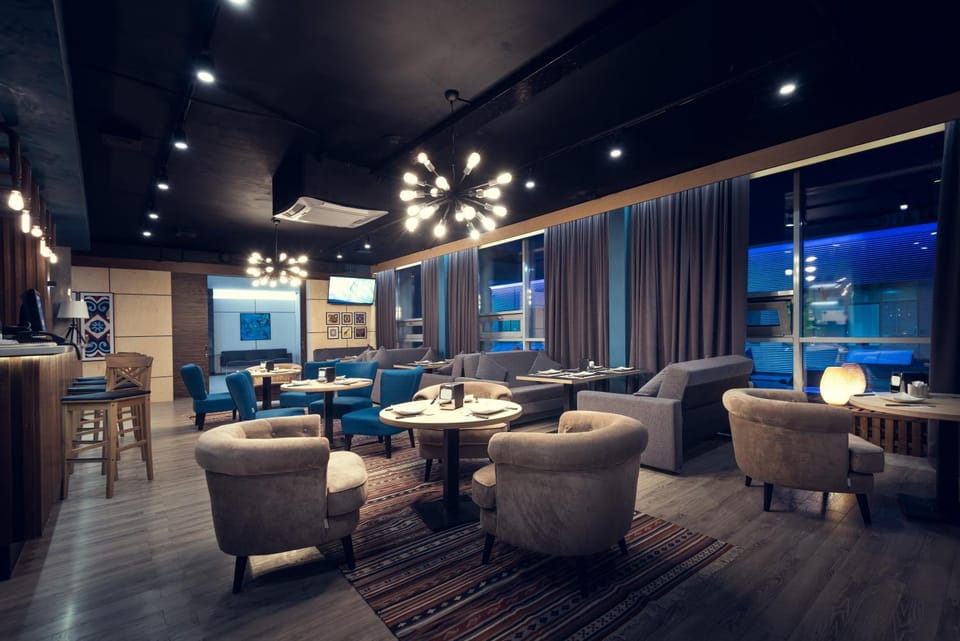 Restaurant/places to eat, Lounge or bar