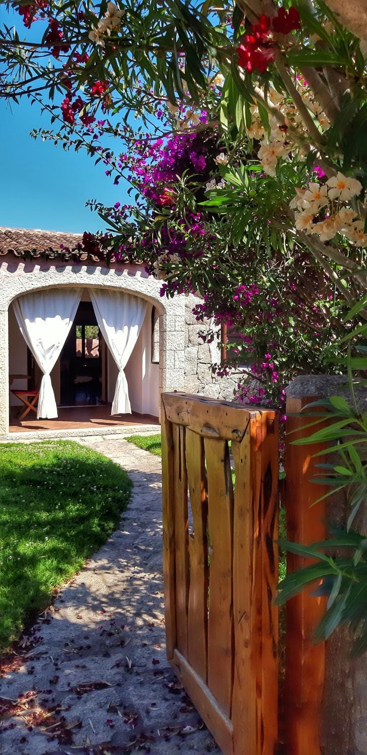 Villa La Quercia - Capriccioli House in Sardinia