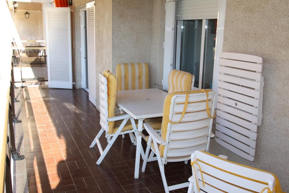 Balcony/Terrace, Dining area, Pool view