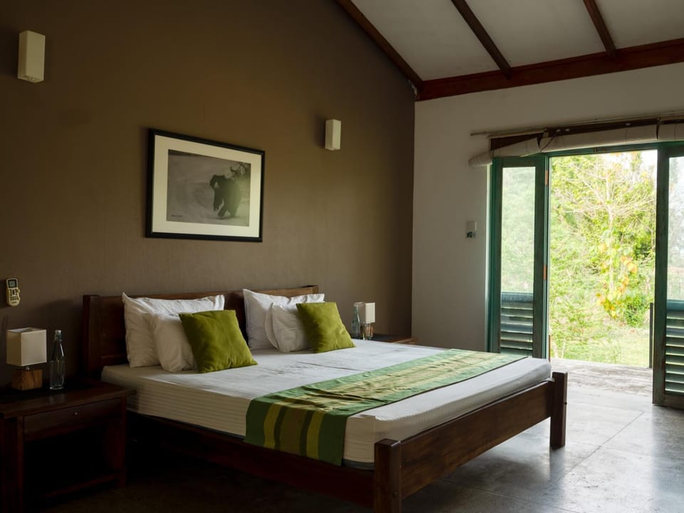 Bed, Photo of the whole room, Bedroom, Garden view