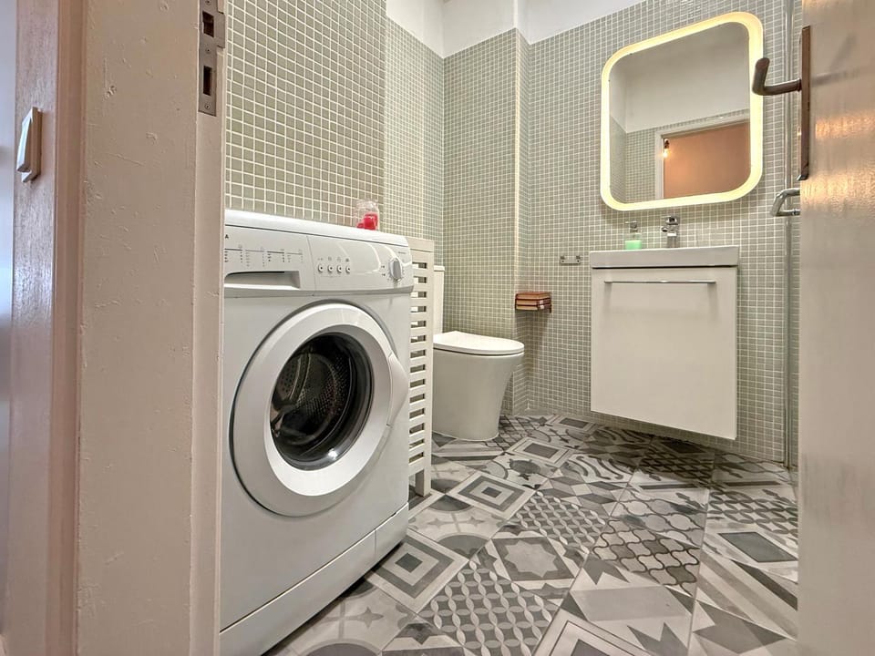 Bathroom, washing machine