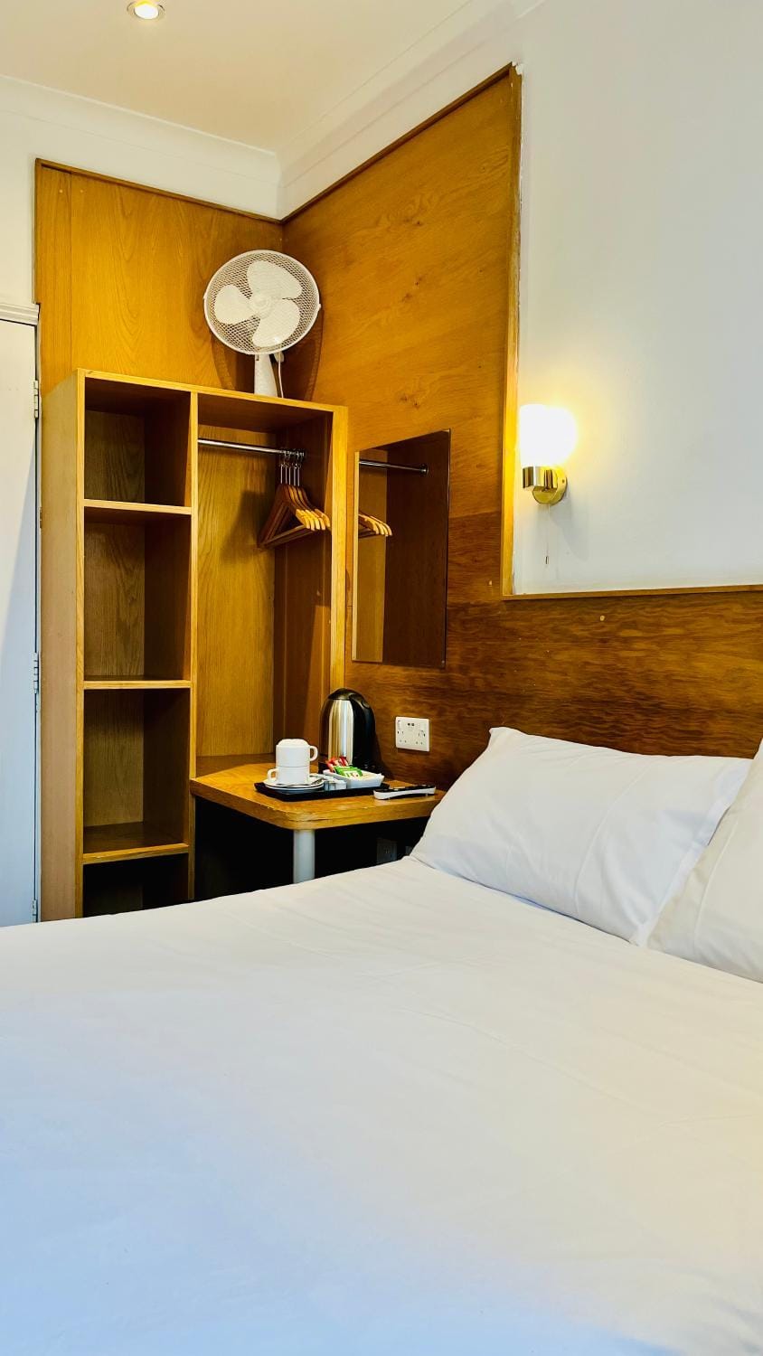 Coffee/tea facilities, wardrobe