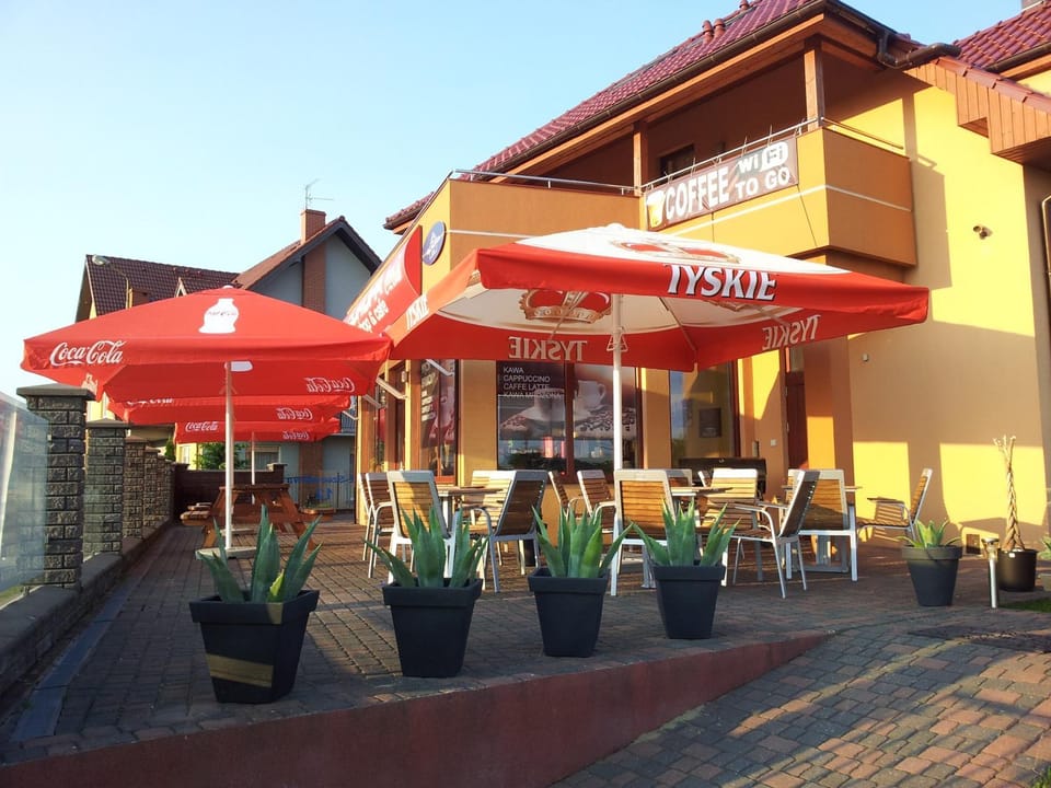 Property building, Restaurant/places to eat, Balcony/Terrace