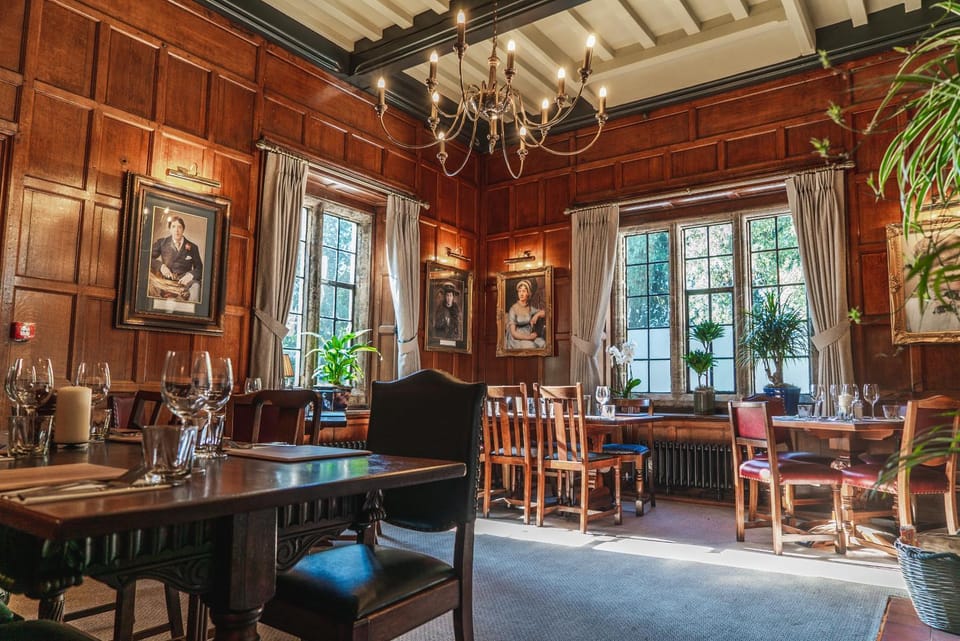 Restaurant/places to eat, Lounge or bar