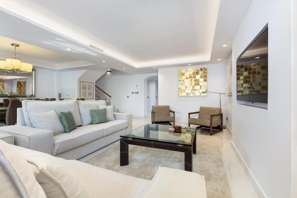 Communal lounge/ TV room, Living room