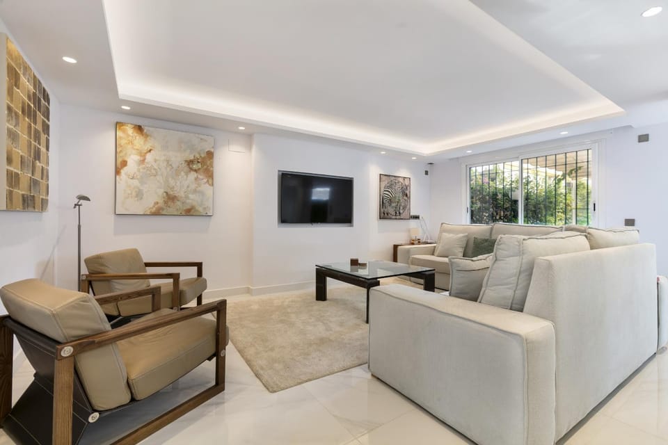 Communal lounge/ TV room, Living room