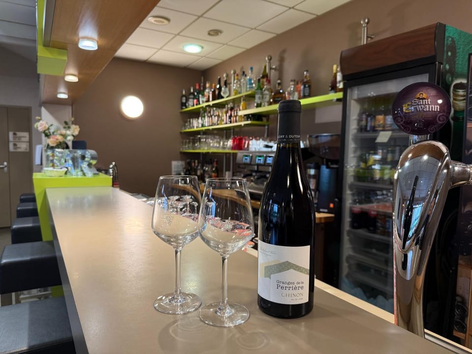 Lounge or bar, Drinks, Alcoholic drinks